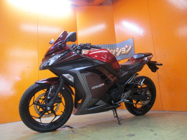 最長２４か月保証付き！ここまで綺麗に塗るのには軽く１５万はかかりますよ！まじでかっこいい一台！